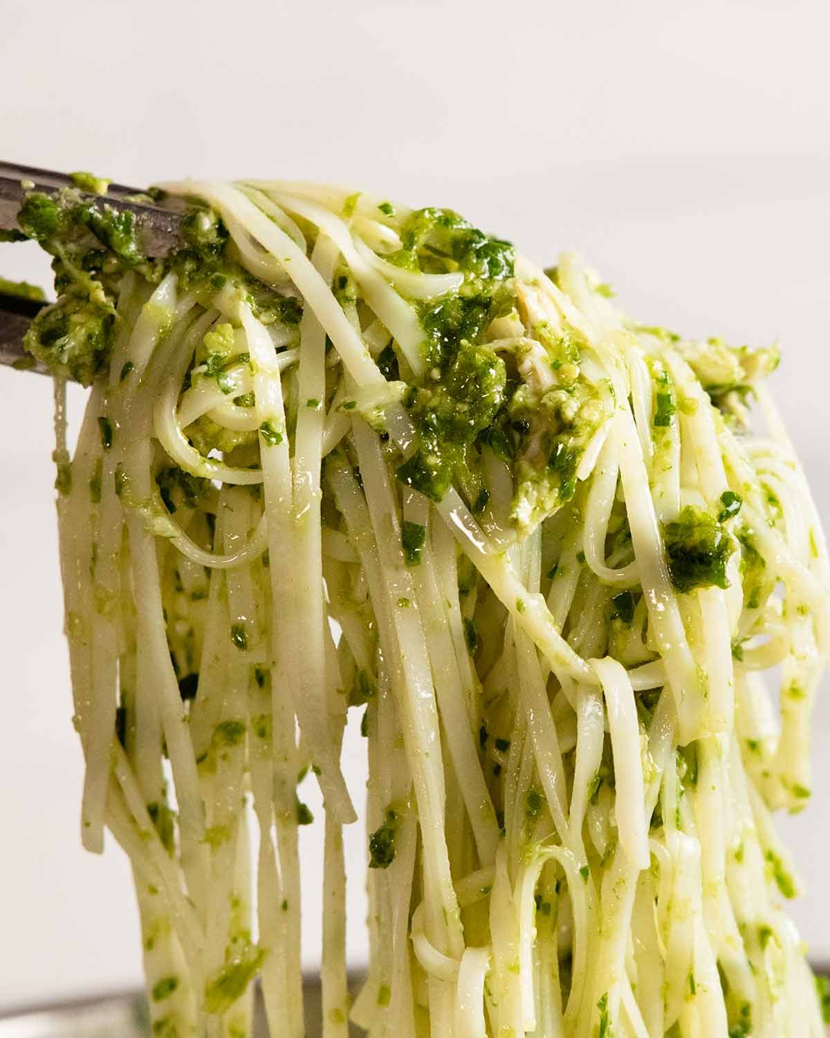 Green Ginger Rice Noodles with chicken