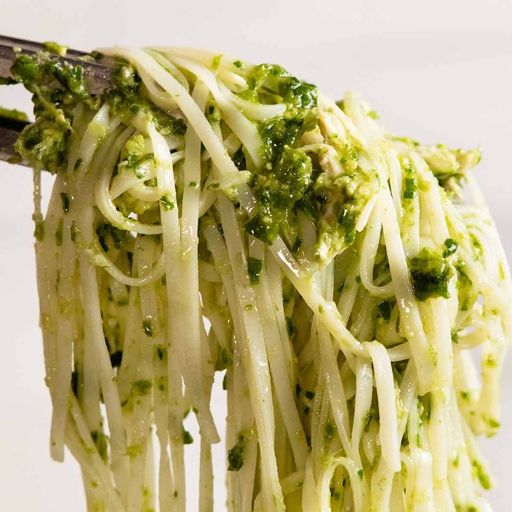Green Ginger Rice Noodles with chicken